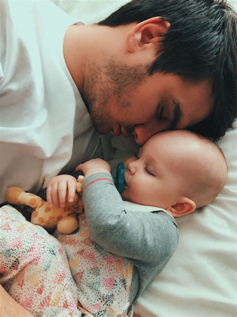 Daddy-daughter cuddles Cute Family, Baby Family, Family Goals, Family ...