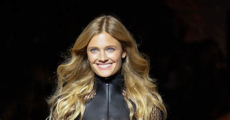 Constance Jablonski défile lors de la 9ème édition du Etam Live Show ...
