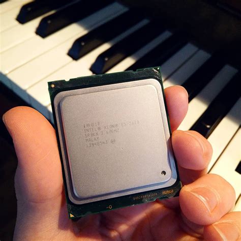 Glorious new CPU. Xeon E5-2670. : r/pcmasterrace