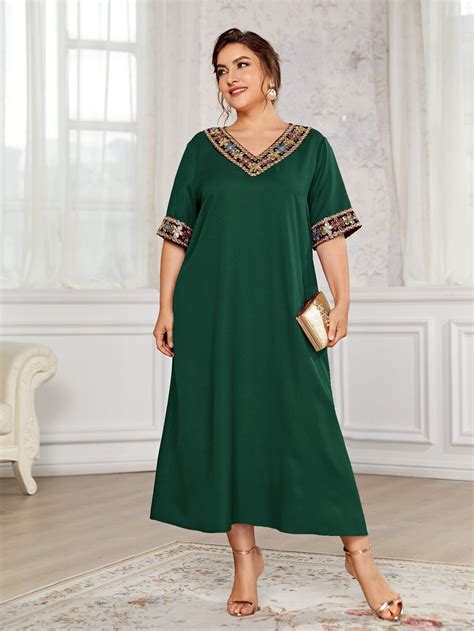SHEIN Plus Contrast Sequin Tunic Dress | Roupa de tamanhos grandes
