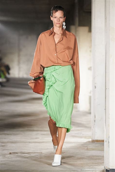 Dries Van Noten S/S 23 Show (Dries Van Noten)