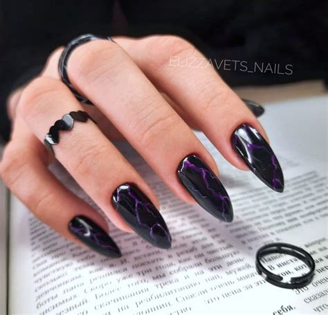 Чёрный маникюр 🖤💜 | Дизайнерские ногти, Маникюр, Красивые ногти