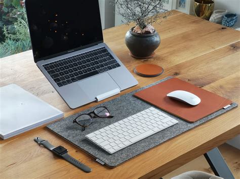 How to Ergonomically Set Up Your Laptop - Tech Hoarders