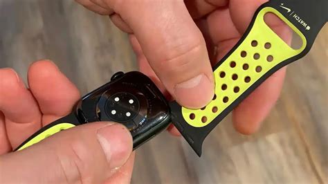 how to change apple watch band series 9
