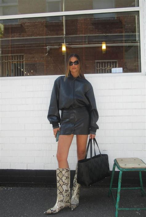 THE STACEY SNAKE BOOT en 2024 | Chaussure