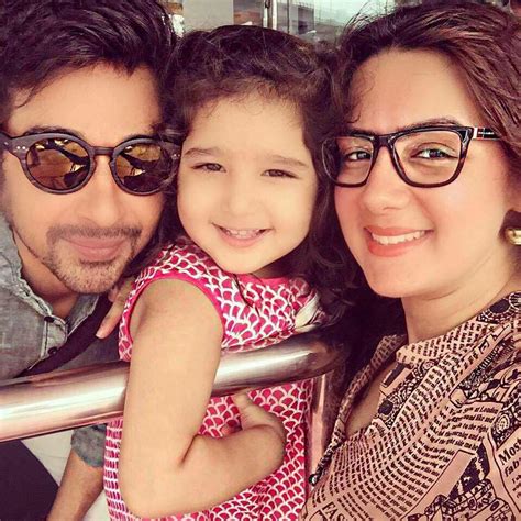 faisal qureshi wife  daughter