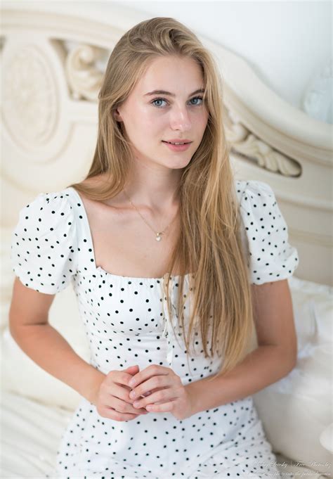 Photo of Alina - a 16-year-old natural blonde girl photographed in July