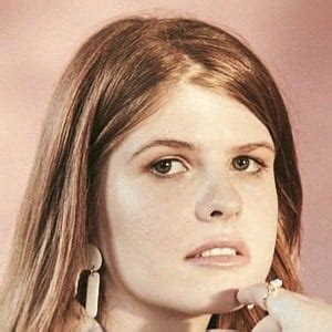 Catie Turner - Age, Family, Bio | Famous Birthdays