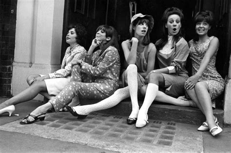 50 anni fa Londra diventava "Swinging": l'età del pop e della minigonna