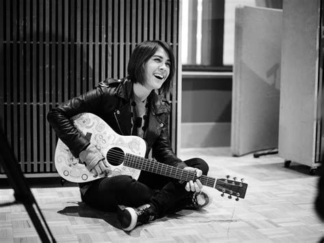 Tegan and Sara play intimate versions of 'Love You to Death' songs
