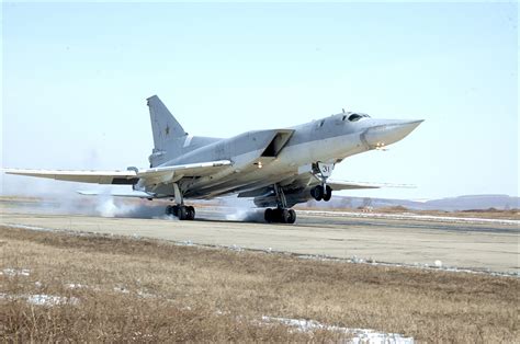 Самолёт Ту-22 - стратегический бомбардировщик - Авиация России