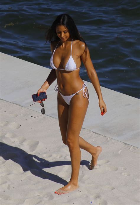 Rebecca Scott in Bikini 01/02/2019 • CelebMafia