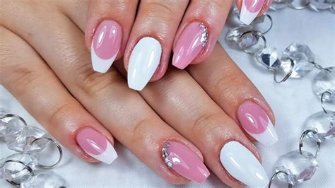 Unha Em Gel Rosa Com Branco