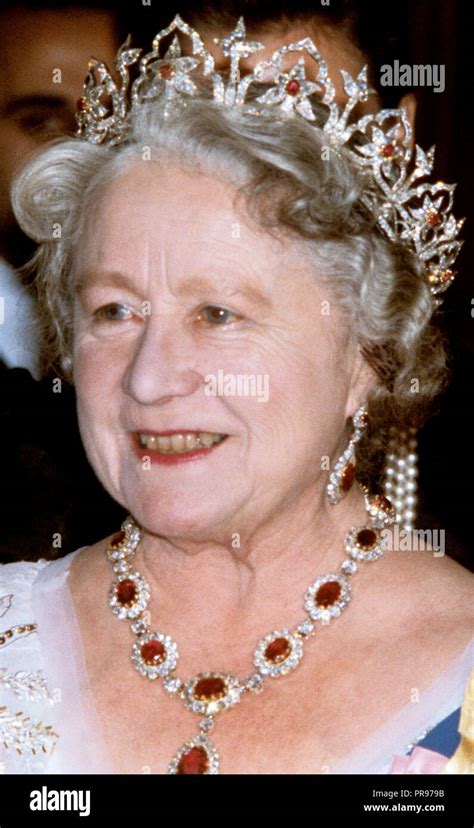 Queen of england tiara hi-res stock photography and images - Alamy