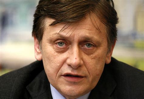 Antonescu: Băsescu trebuie tratat corect din punct de vedere legal şi ...