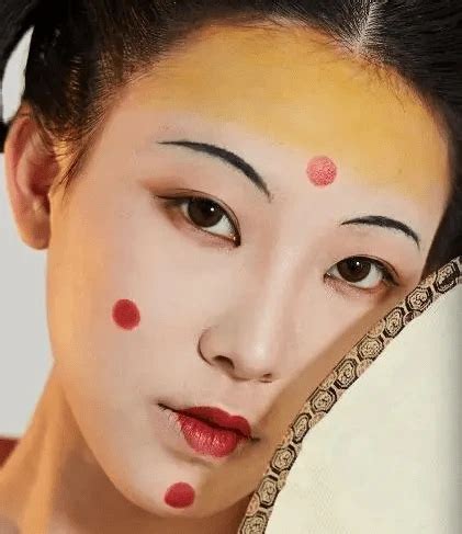 Traditional Chinese Makeup: Exploring Chinese Beauty