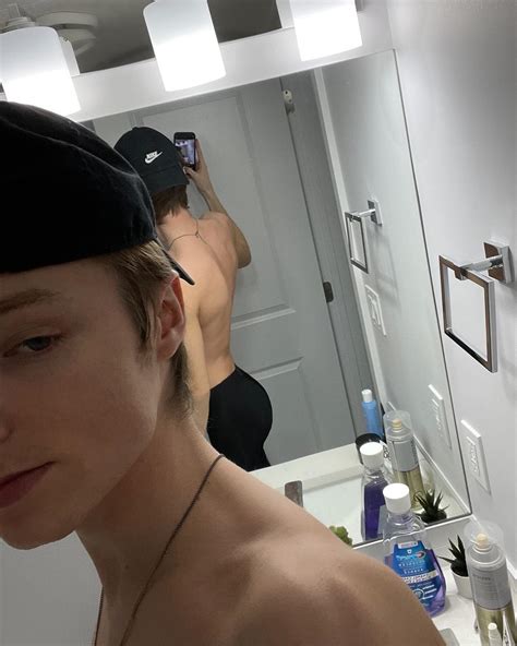 Ansel Prower | The mirror is my best friend | Instagram