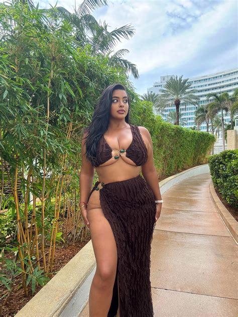 Tania Bombon - Lavender kisses and caramel dreams. 💜☁️🔐⁣ | Facebook