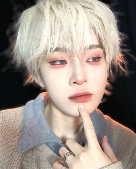 Pin de Tk𐤀 en B̸o̸y̸. | Maquillaje masculino, Pelo corto ulzzang ...