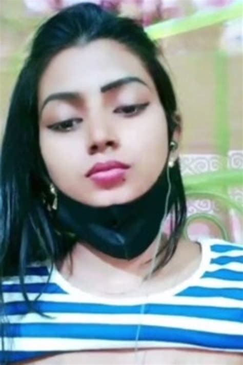 Nandana Krishnan aka Soumya M Threesome BJ App Content » SxyMaal
