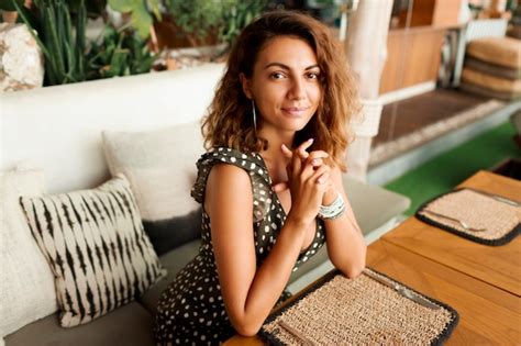 5 Reasons Why Candid Girls Are Trending Right Now - aon61t2