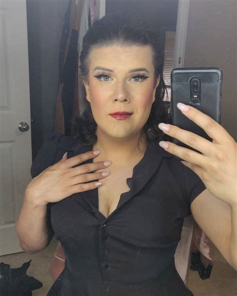 Throwback to the first time I went to a professional makeup studio. I