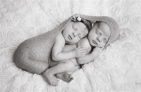 Twin Babies Sleeping - 23 photos which are simply visual sugar cubes | Briff.Me