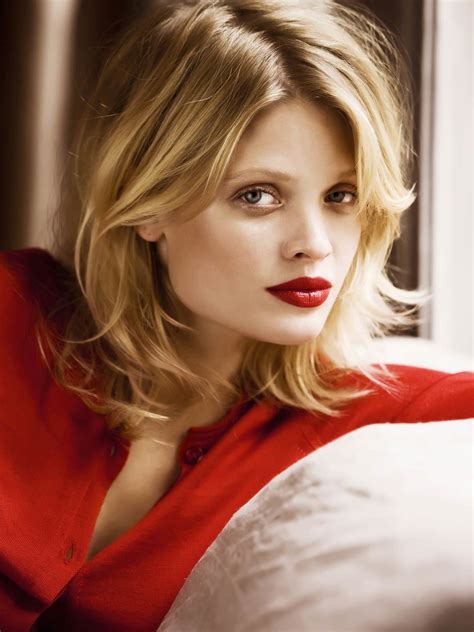 WOMAN MELANIE THIERRY