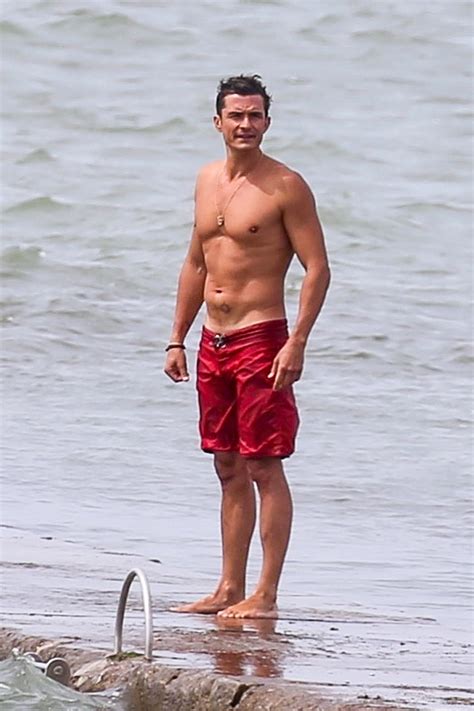 Orlando Bloom Shows off His Lean Body-See Pic! | Entertainment Tonight