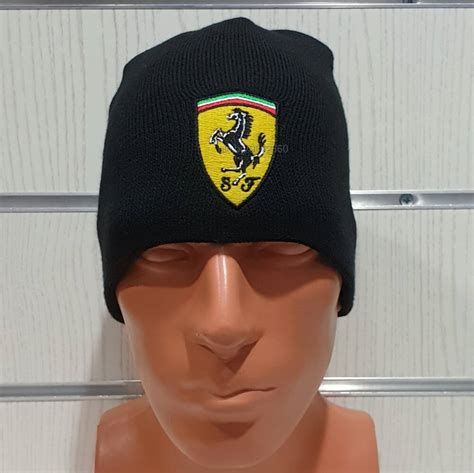 Нова зимна шапка на автомобилната марка Ferrari (Ферари) в черен цвят ...