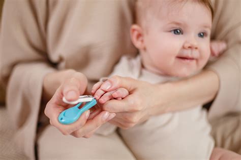 Набор маникюрный детский 5в1 LEAF от ROXY-KIDS: ножницы, пилочка ...