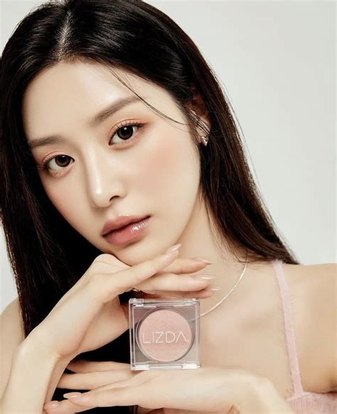 ปักพินโดย francine ใน ɢᴜʀʟs | แต่งหน้าสวย, รูปหน้า, แต่งหน้า