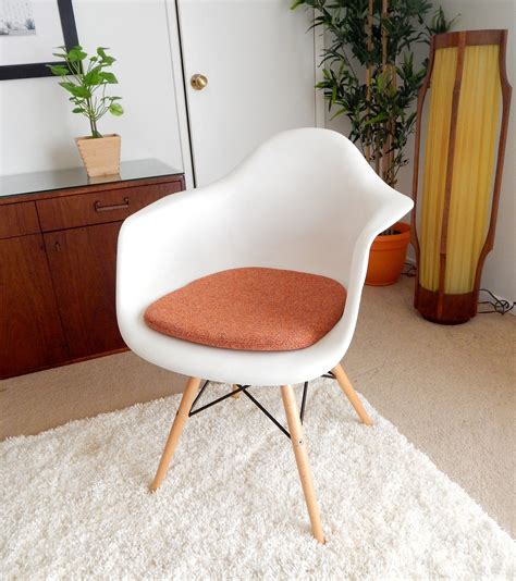 Eames Bikini Wire Chair for sale | Only 3 left at -75%