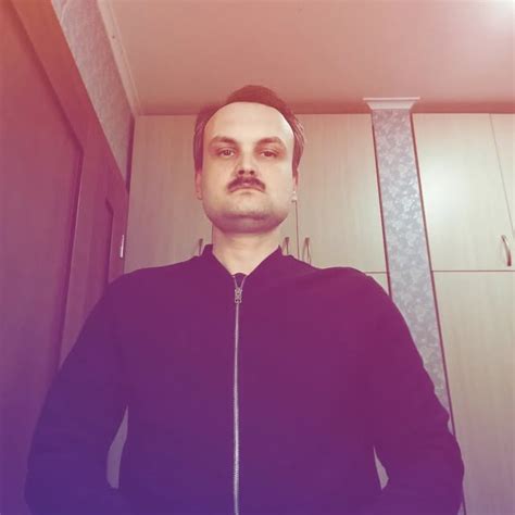 наприклад 24.02... Дуже зручно - поки інші чухаються я вже в реальності ...