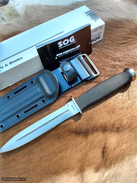 SOG Desert Dagger