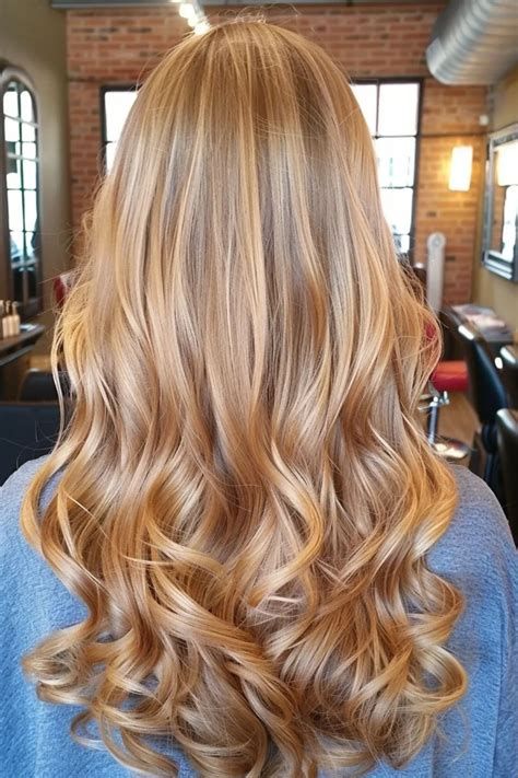 Stylists explain how to get the honey blonde hair color 2
