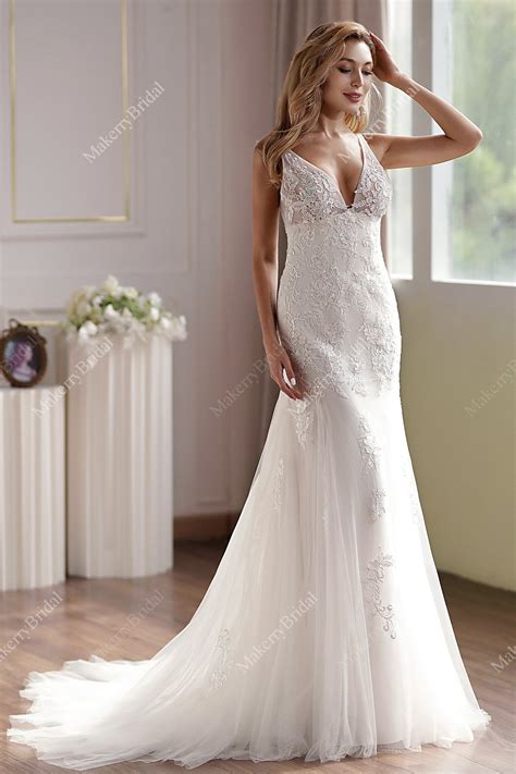 Lace Applique Tulle V-Neck Mermaid Wedding Gown – MakerryBridal
