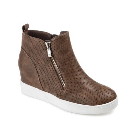 PENNELOPE WEDGE SNEAKERS IN FAUX LEATHER – Journee Collection