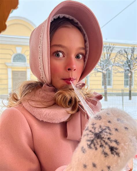 Anna Pavaga | 🎠 | Instagram