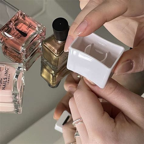 How to Apply Magnetic Nail Polish for An Insta-Worthy Velvet Mani