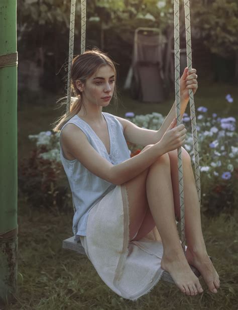 David Dubnitskiy, women, blonde, long hair, ponytail, looking away