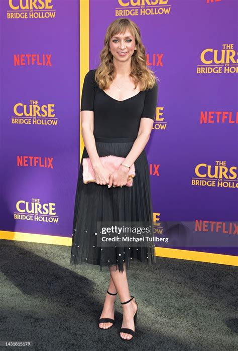 Lauren Lapkus's feet