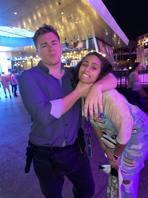 "I love Ice": Woman trolling protesters for livestream gets slapped