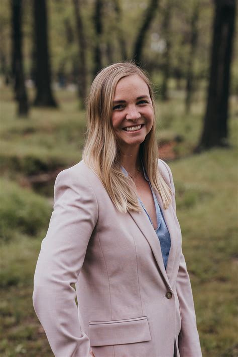 Kelsey Raymond – Medium