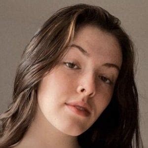 Jasmine Gifford - Age, Family, Bio | Famous Birthdays