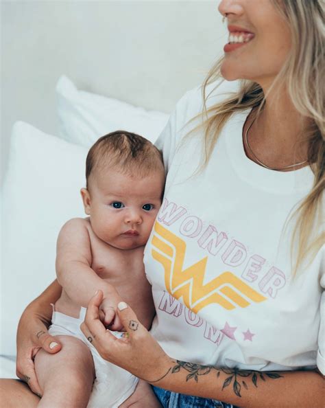 T-shirt d'allaitement WONDER MOM | Allaitement, T shirt, Jolies cartes