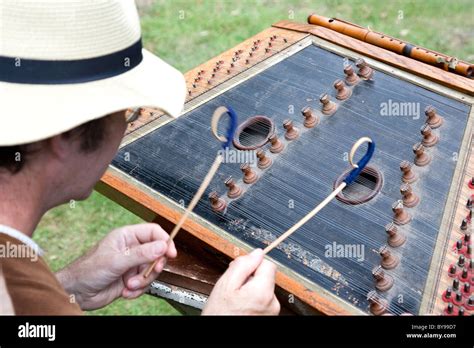 Hammered dulcimer hi-res stock photography and images - Alamy