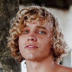 owen lindberg age bio family famous birthdays