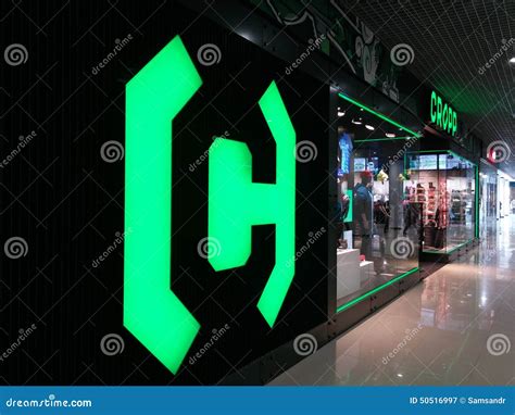Cropp store editorial photography. Image of food, costumers - 50516997