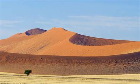 Travelling in Africa - Sossusvlei Sand Dunes - Namibia